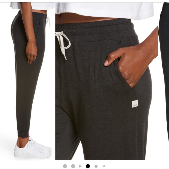 Vuori NWOT performance joggers - Picture 2 of 10